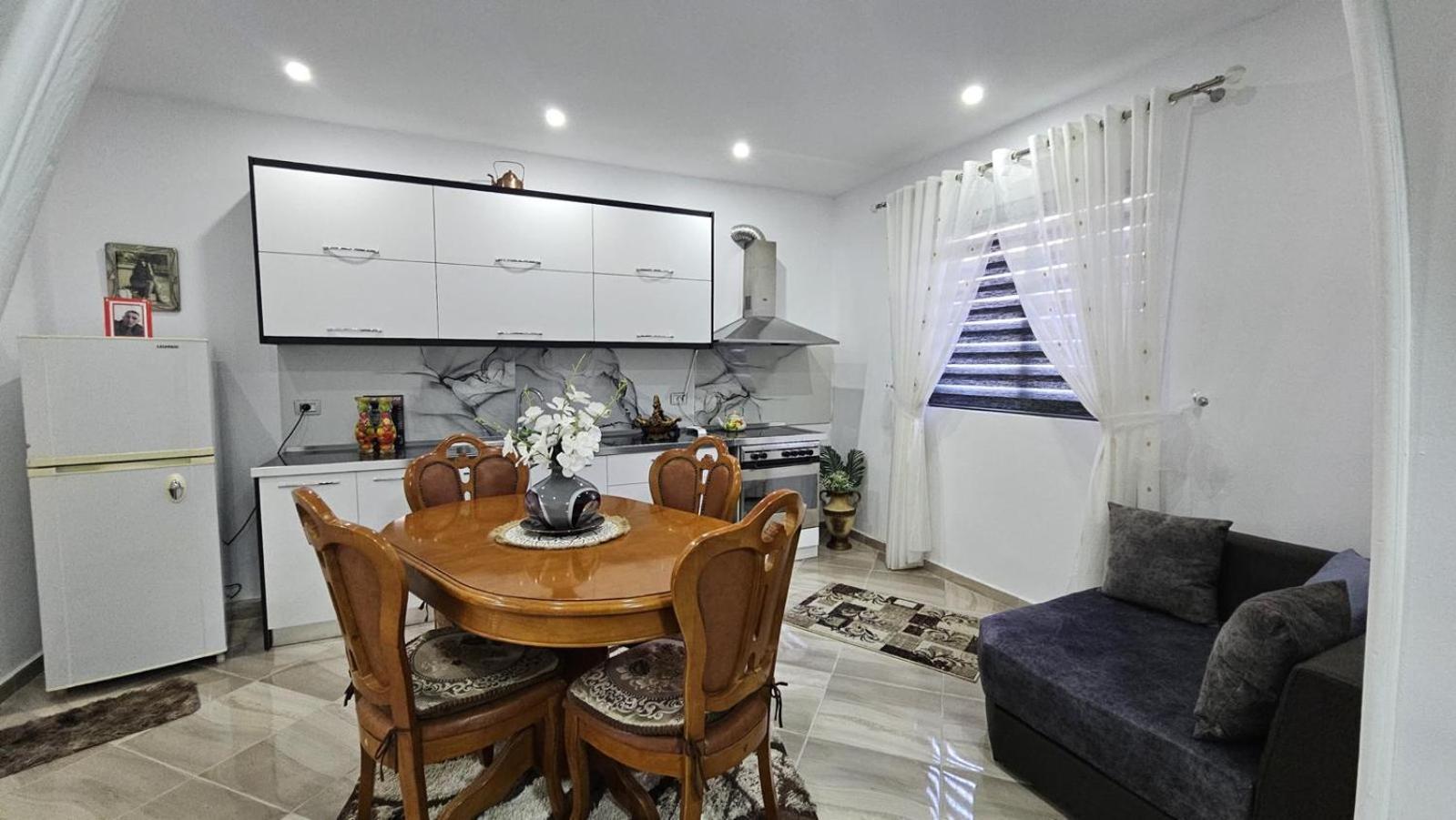 Guesthouse Albi Берат Екстер'єр фото