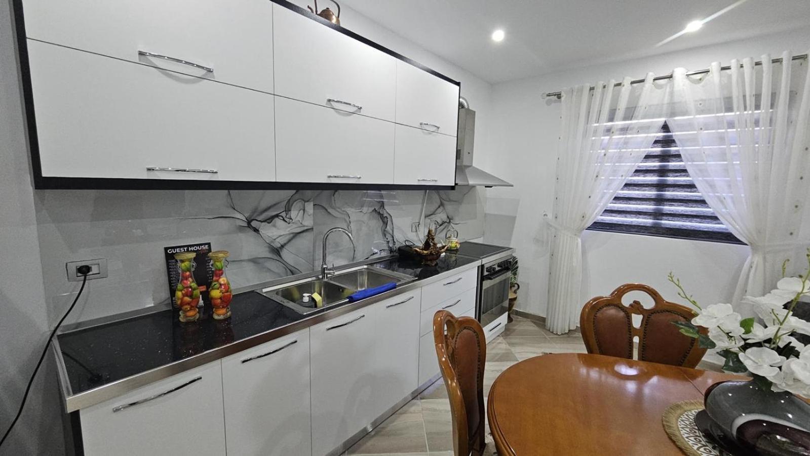 Guesthouse Albi Берат Екстер'єр фото